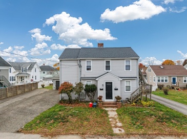 42 Everett Street, Middleboro, Massachusetts, 4 Bedrooms Bedrooms, 8 Rooms Rooms,2 BathroomsBathrooms,Residential Income,For Sale,Everett Street,73493456