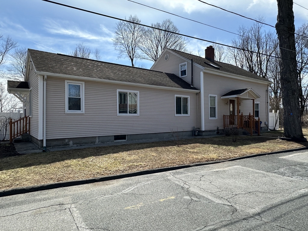 133 Hampden Street, West Springfield, Massachusetts, 3 Bedrooms Bedrooms, 7 Rooms Rooms,1 BathroomBathrooms,Residential,For Sale,Hampden Street,73493482