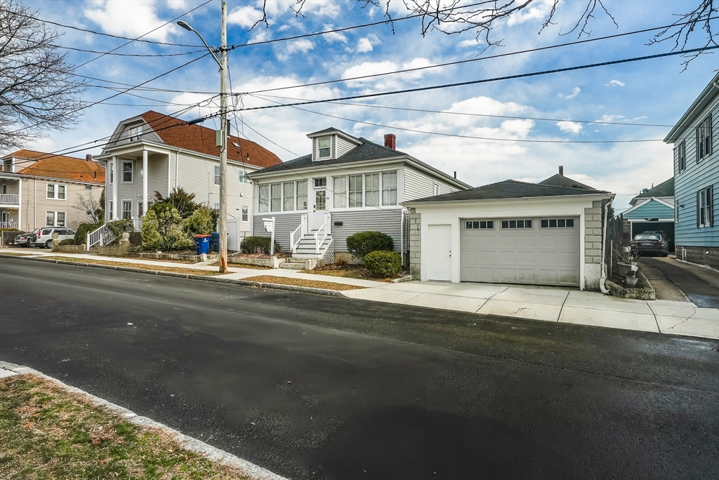58 Oaklawn St, New Bedford, Massachusetts, 2 Bedrooms Bedrooms, 5 Rooms Rooms,1 BathroomBathrooms,Residential,For Sale,Oaklawn St,73493439