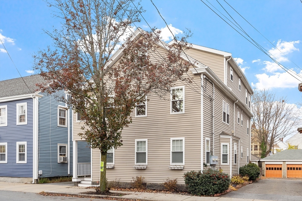 40 Essex St, Salem, Massachusetts, 2 Bedrooms Bedrooms, 5 Rooms Rooms,2 BathroomsBathrooms,Residential,For Sale,Essex St,73453515