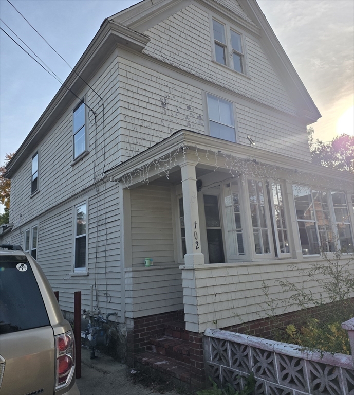 102 Weare St, Lawrence, Massachusetts, 3 Bedrooms Bedrooms, 7 Rooms Rooms,1 BathroomBathrooms,Residential,For Sale,Weare St,73453323