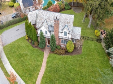 55 Evelyn Rd, Newton, Massachusetts, 4 Bedrooms Bedrooms, 8 Rooms Rooms,3.5 BathroomsBathrooms,Residential,For Sale,Evelyn Rd,73466241