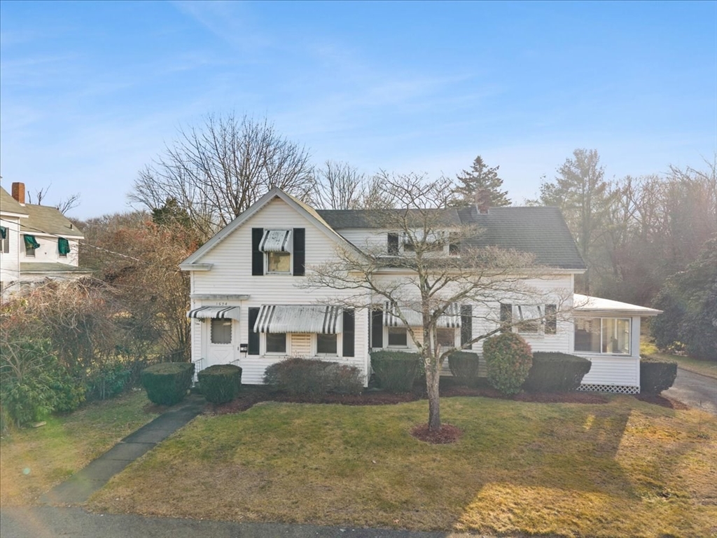 1524 Somerset Ave, Taunton, Massachusetts, 4 Bedrooms Bedrooms, 8 Rooms Rooms,2 BathroomsBathrooms,Residential,For Sale,Somerset Ave,73469593