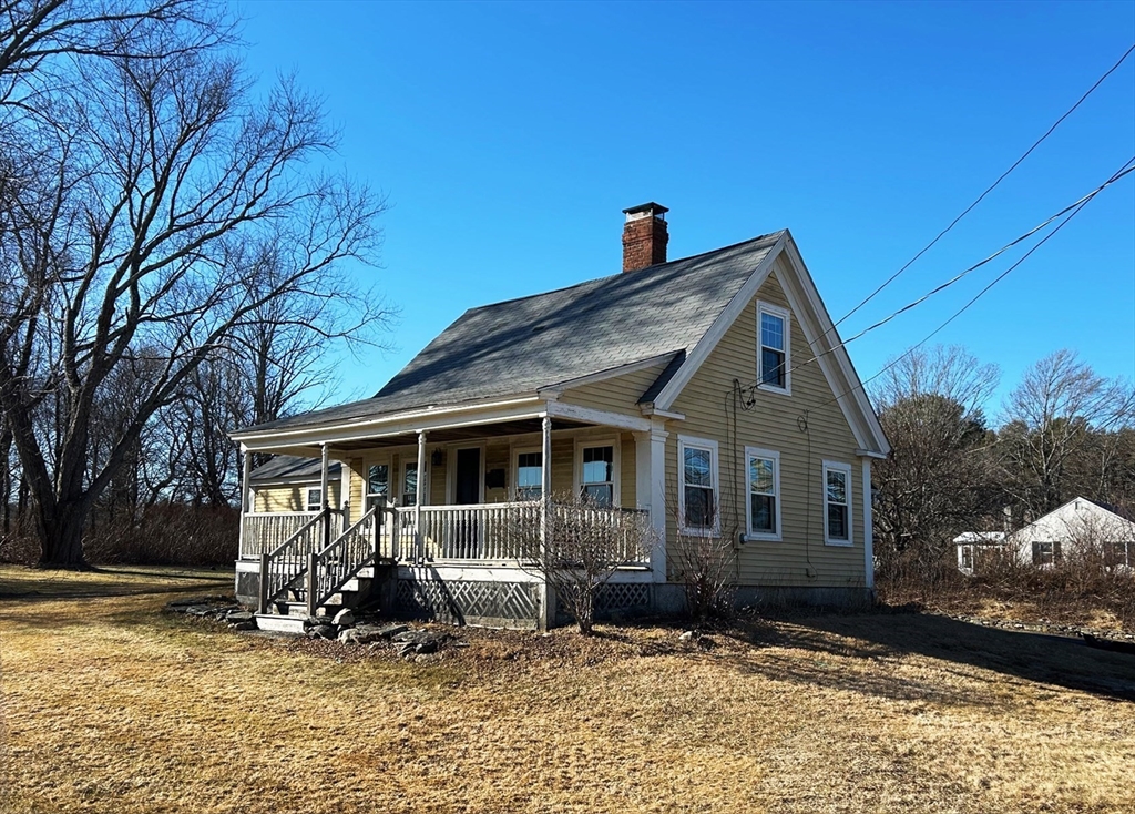 8 Washington St, Mendon, Massachusetts, 3 Bedrooms Bedrooms, 7 Rooms Rooms,1 BathroomBathrooms,Residential,For Sale,Washington St,73476597