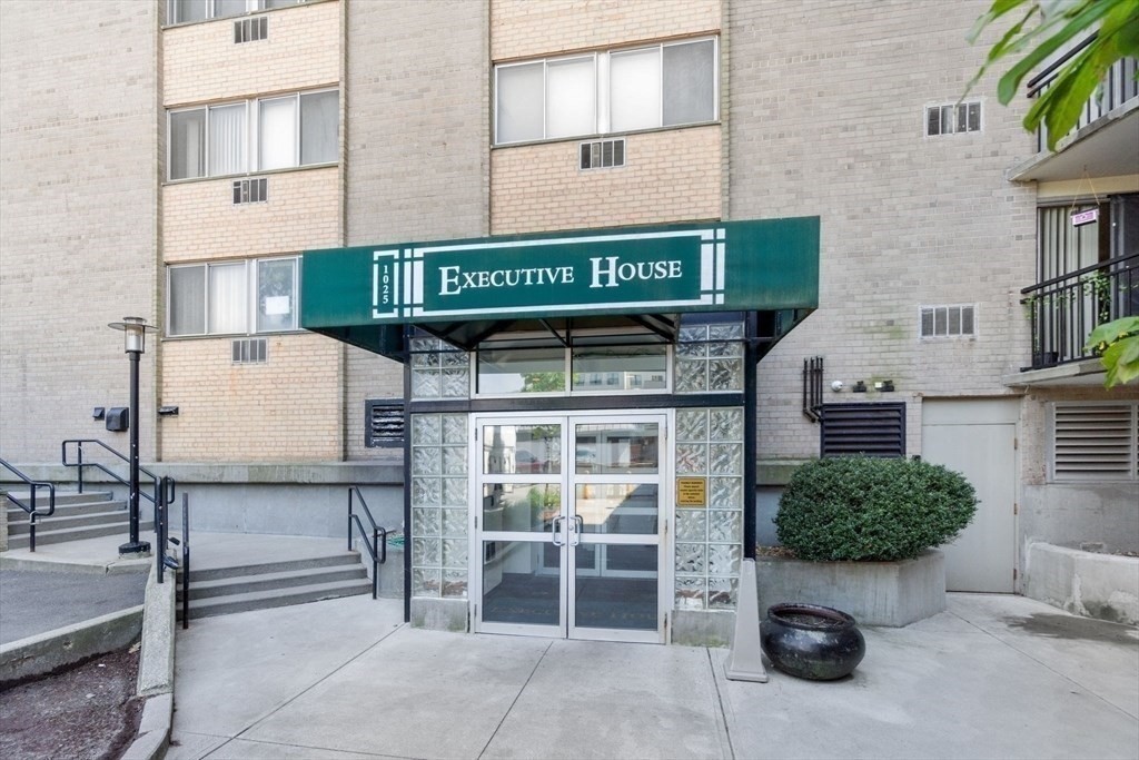 1025 Hancock St, Quincy, Massachusetts, 2 Bedrooms Bedrooms, 5 Rooms Rooms,1 BathroomBathrooms,Residential,For Sale,Hancock St,73470984
