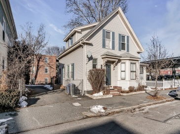 17 Pond St, Beverly, Massachusetts, 3 Bedrooms Bedrooms, 7 Rooms Rooms,1 BathroomBathrooms,Residential,For Sale,Pond St,73476262
