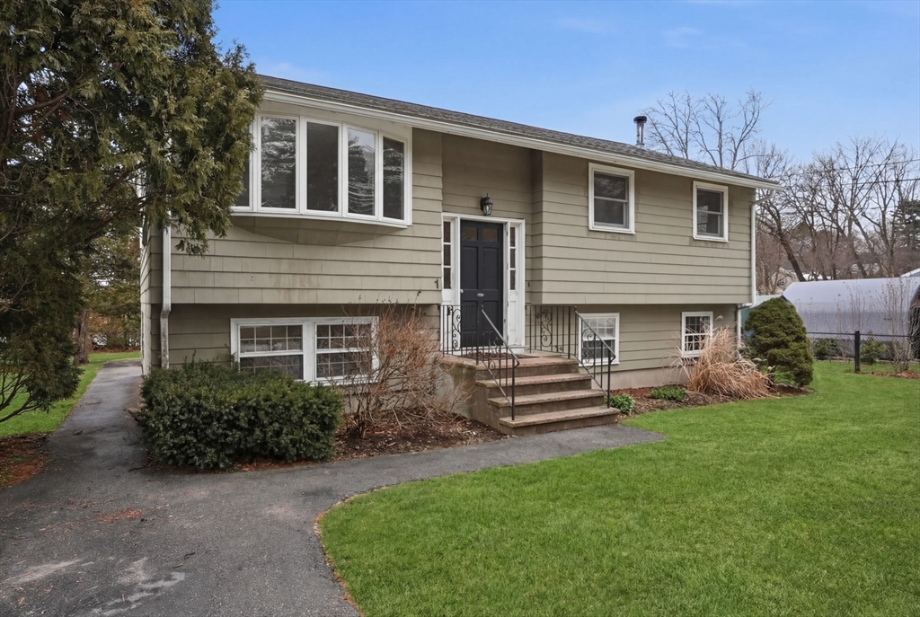 1 Joanne Rd., Burlington, Massachusetts, 4 Bedrooms Bedrooms, 9 Rooms Rooms,2 BathroomsBathrooms,Residential,For Sale,Joanne Rd.,73479982