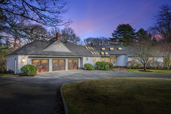 52 Old Dock Lane, Mashpee, Massachusetts, 4 Bedrooms Bedrooms, 9 Rooms Rooms,4 BathroomsBathrooms,Residential,For Sale,Old Dock Lane,73467279