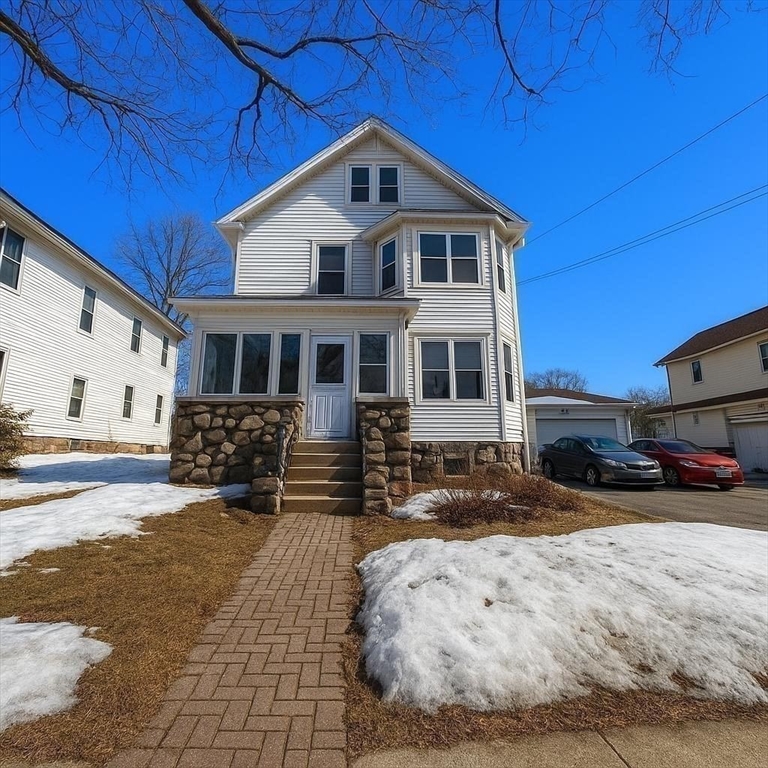 6 Lexington Street, Newton, Massachusetts, 2 Bedrooms Bedrooms, 5 Rooms Rooms,1 BathroomBathrooms,Residential Lease,For Rent,Lexington Street,73479234