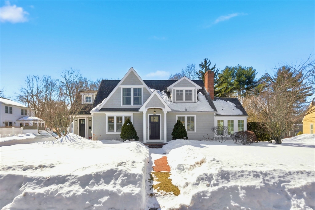 10 Meadow Brook Ln, Reading, Massachusetts, 4 Bedrooms Bedrooms, 11 Rooms Rooms,3 BathroomsBathrooms,Residential,For Sale,Meadow Brook Ln,73482679