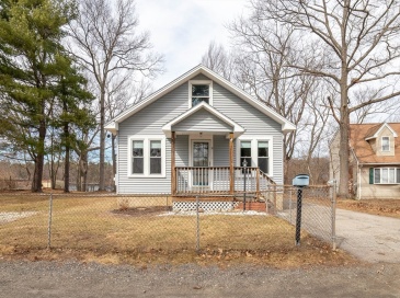 8 Blackstone St, Shrewsbury, Massachusetts, 2 Bedrooms Bedrooms, 5 Rooms Rooms,1 BathroomBathrooms,Residential Lease,For Rent,Blackstone St,73493503