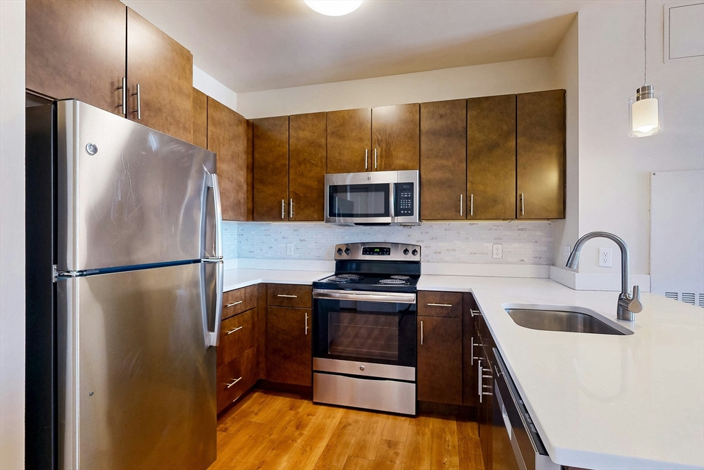 446 Cambridge, Boston, Massachusetts, 2 Bedrooms Bedrooms, 5 Rooms Rooms,2 BathroomsBathrooms,Residential Lease,For Rent,Cambridge,73493559