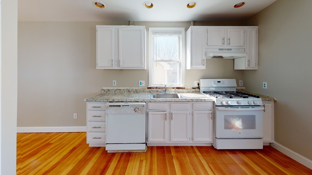 22-24 Kelley Court, Boston, Massachusetts, 4 Bedrooms Bedrooms, 5 Rooms Rooms,1 BathroomBathrooms,Residential Lease,For Rent,Kelley Court,73493575