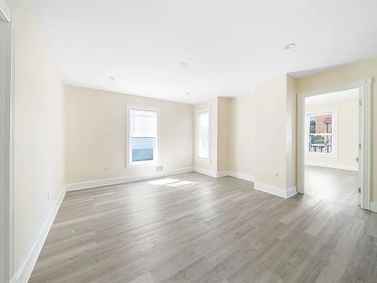 229 Lincoln, Worcester, Massachusetts, 3 Bedrooms Bedrooms, 5 Rooms Rooms,1 BathroomBathrooms,Residential Lease,For Rent,Lincoln,73493574