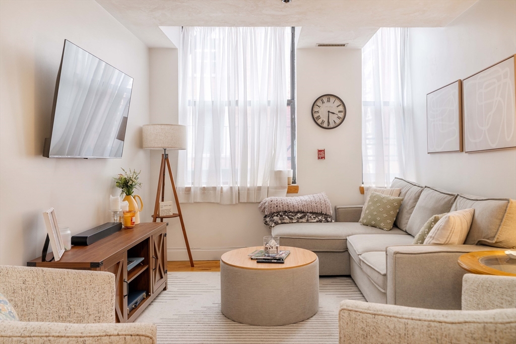 188 North, Boston, Massachusetts, 1 Bedroom Bedrooms, 3 Rooms Rooms,1 BathroomBathrooms,Residential Lease,For Rent,North,73493594