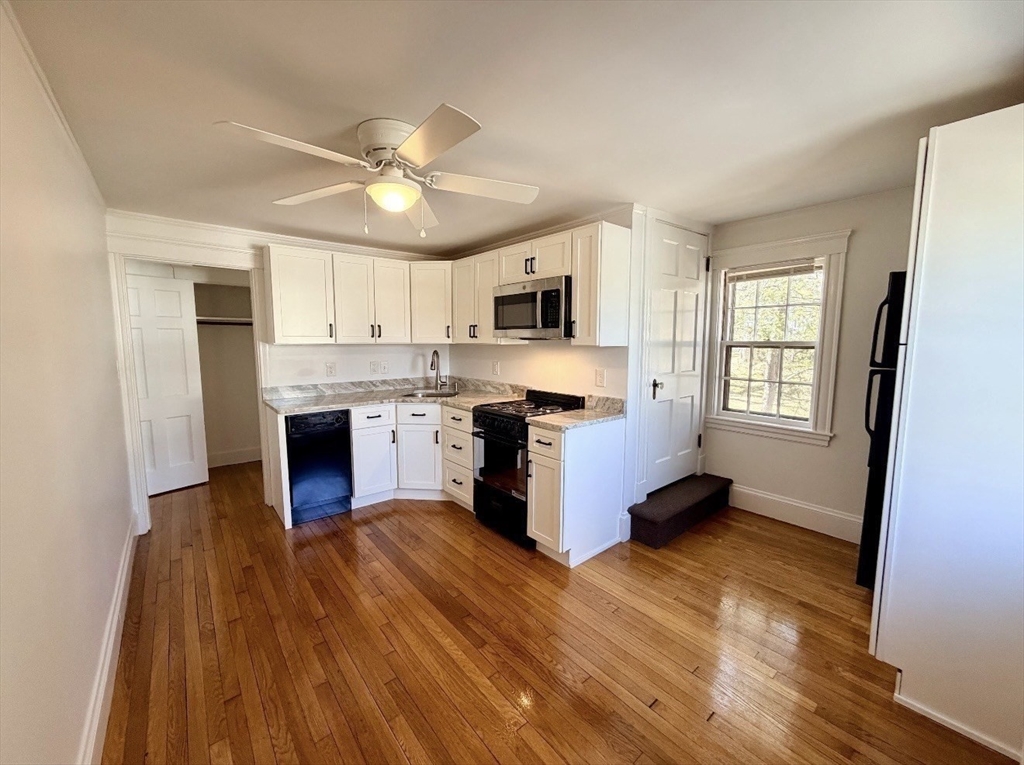 38 Byron Street, Wakefield, Massachusetts, 1 Bedroom Bedrooms, 4 Rooms Rooms,1 BathroomBathrooms,Residential Lease,For Rent,Byron Street,73493526