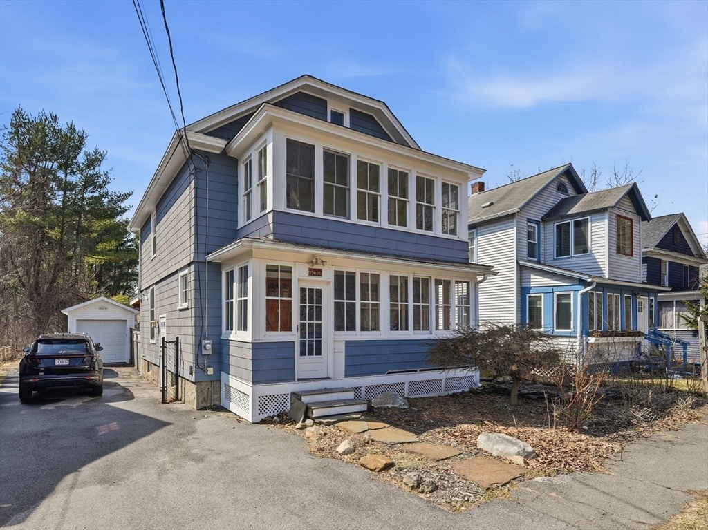 492 Elm St, Northampton, Massachusetts, 2 Bedrooms Bedrooms, 5 Rooms Rooms,1.5 BathroomsBathrooms,Residential,For Sale,Elm St,73493609