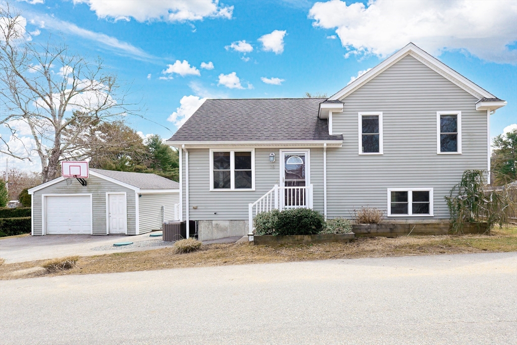 18 Russell St, Westport, Massachusetts, 2 Bedrooms Bedrooms, 5 Rooms Rooms,1 BathroomBathrooms,Residential,For Sale,Russell St,73493647