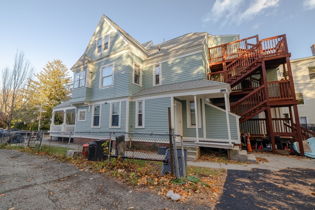 35 May Street, Worcester, Massachusetts, 8 Bedrooms Bedrooms, 16 Rooms Rooms,5.5 BathroomsBathrooms,Residential Income,For Sale,May Street,73454524
