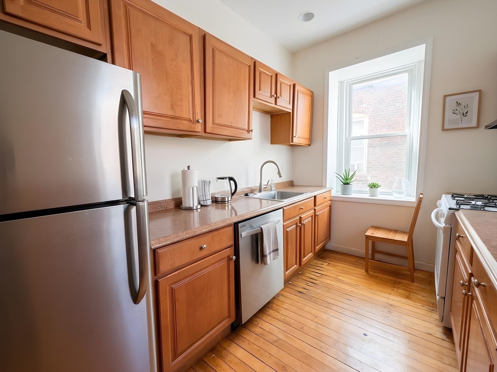 11 Vancouver St, Boston, Massachusetts, 4 Bedrooms Bedrooms, 6 Rooms Rooms,1 BathroomBathrooms,Residential Lease,For Rent,Vancouver St,73493683
