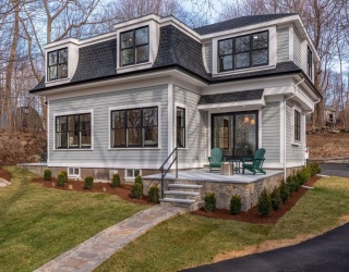 7 Colburn Street, Gloucester, Massachusetts, 5 Bedrooms Bedrooms, 10 Rooms Rooms,3.5 BathroomsBathrooms,Residential,For Sale,Colburn Street,73474499