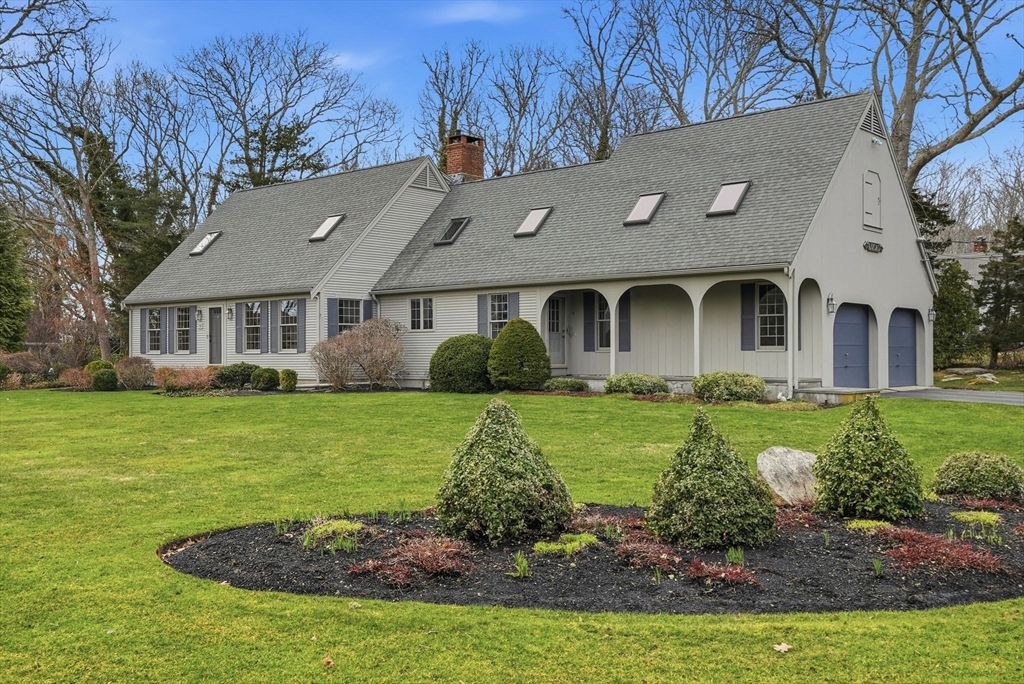 19 Nemasket Rd, Falmouth, Massachusetts, 4 Bedrooms Bedrooms, 6 Rooms Rooms,2.5 BathroomsBathrooms,Residential,For Sale,Nemasket Rd,73493532