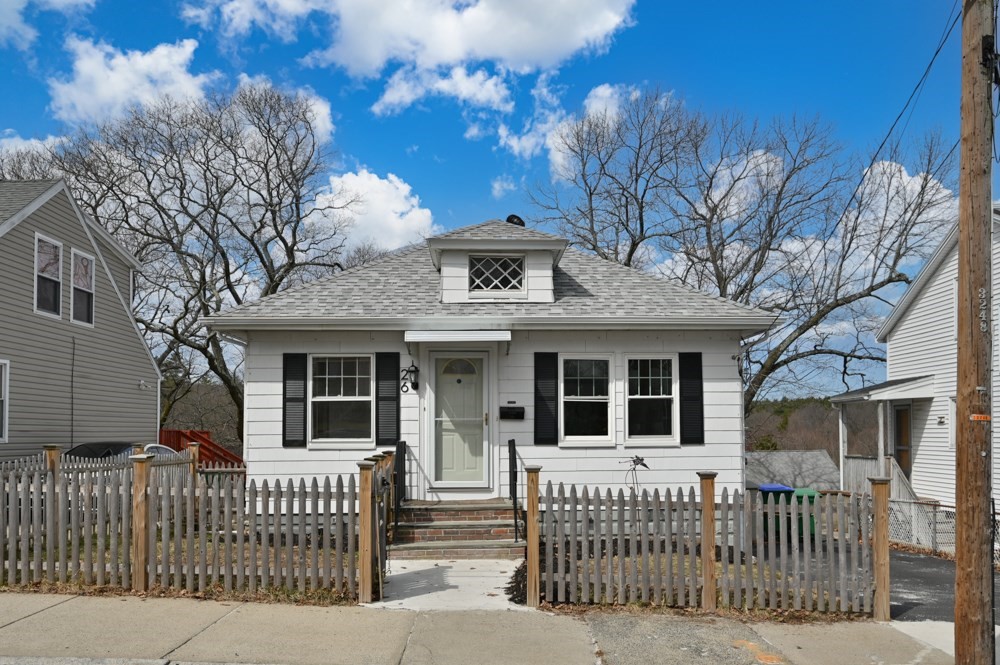 26 Gaston St, Medford, Massachusetts, 3 Bedrooms Bedrooms, 5 Rooms Rooms,1 BathroomBathrooms,Residential,For Sale,Gaston St,73493699