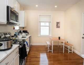 10 Beals, Brookline, Massachusetts, 3 Bedrooms Bedrooms, 4 Rooms Rooms,1.5 BathroomsBathrooms,Residential Lease,For Rent,Beals,73493710