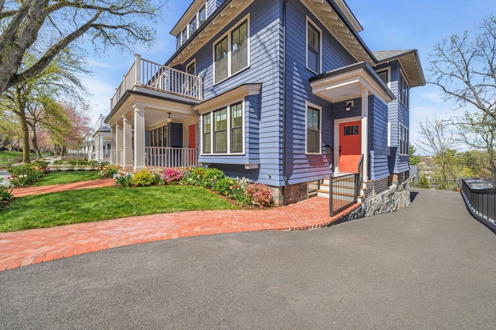 197 Winchester Street, Brookline, Massachusetts, 4 Bedrooms Bedrooms, 14 Rooms Rooms,3.5 BathroomsBathrooms,Residential,For Sale,Winchester Street,73493723