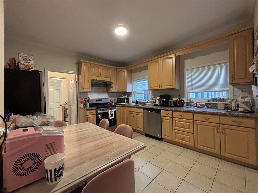 20 Darling Street, Boston, Massachusetts, 3 Bedrooms Bedrooms, 6 Rooms Rooms,1 BathroomBathrooms,Residential Lease,For Rent,Darling Street,73493766