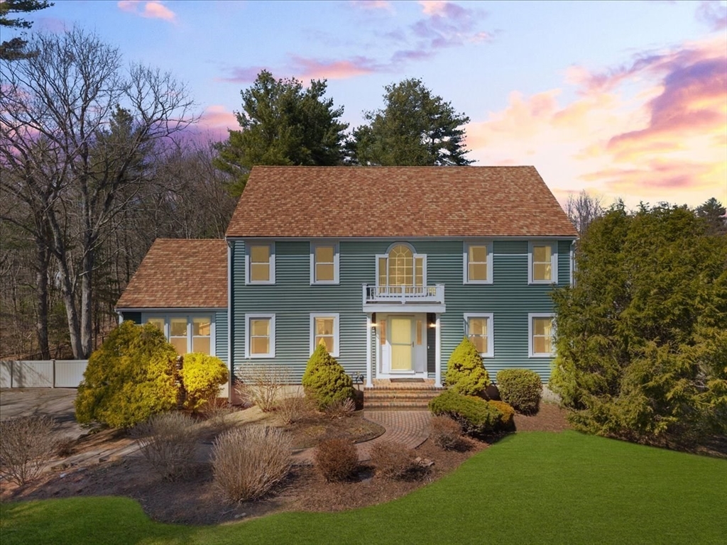 78 Gretchen Way, Raynham, Massachusetts, 4 Bedrooms Bedrooms, 9 Rooms Rooms,3.5 BathroomsBathrooms,Residential,For Sale,Gretchen Way,73493712