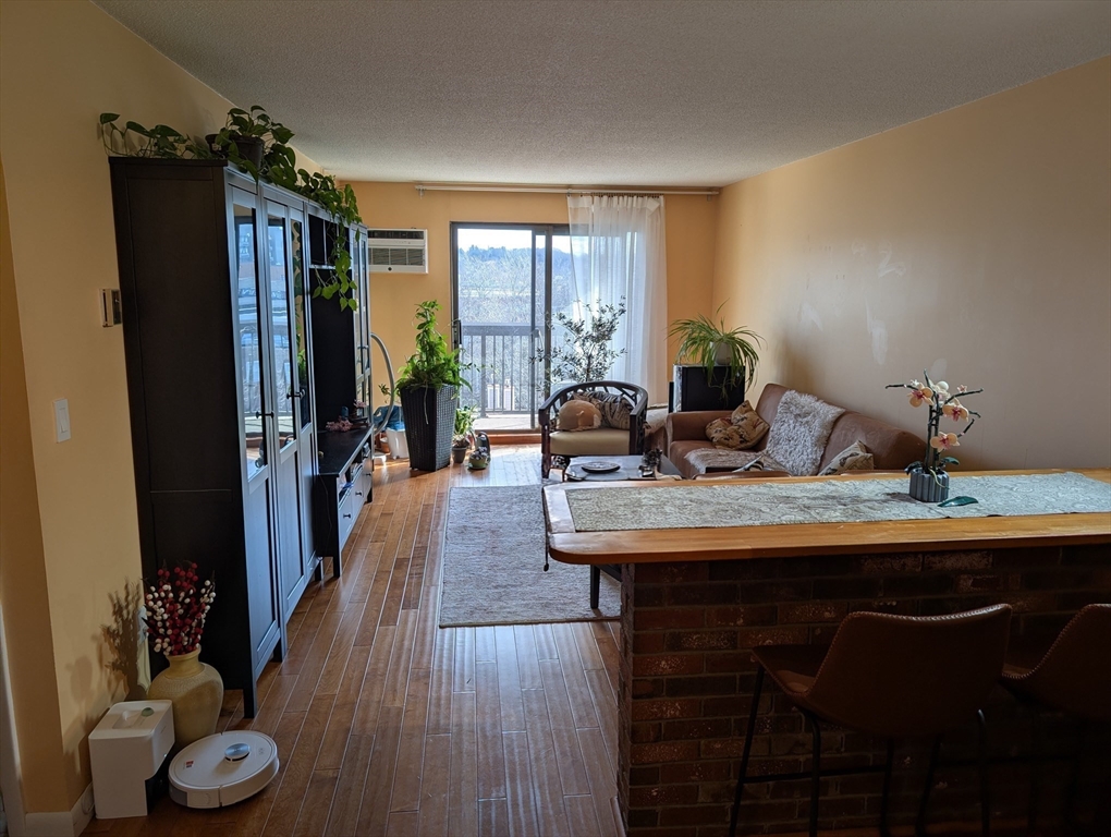 10 Williams St, Watertown, Massachusetts, 1 Bedroom Bedrooms, 3 Rooms Rooms,1 BathroomBathrooms,Residential Lease,For Rent,Williams St,73493737