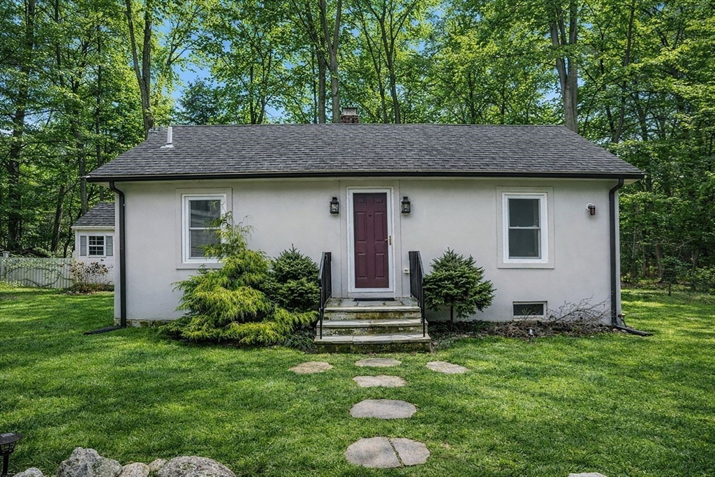 3 Riverside Dr, Dover, Massachusetts, 1 Bedroom Bedrooms, 3 Rooms Rooms,1 BathroomBathrooms,Residential,For Sale,Riverside Dr,73493745