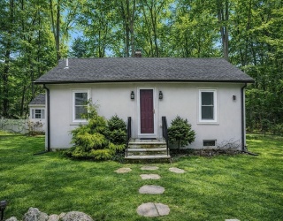 3 Riverside Dr, Dover, Massachusetts, 1 Bedroom Bedrooms, 3 Rooms Rooms,1 BathroomBathrooms,Residential,For Sale,Riverside Dr,73493745