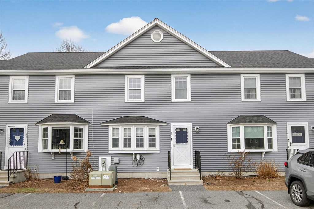 15 Cedar Sq, Millis, Massachusetts, 2 Bedrooms Bedrooms, 5 Rooms Rooms,1.5 BathroomsBathrooms,Residential,For Sale,Cedar Sq,73490659