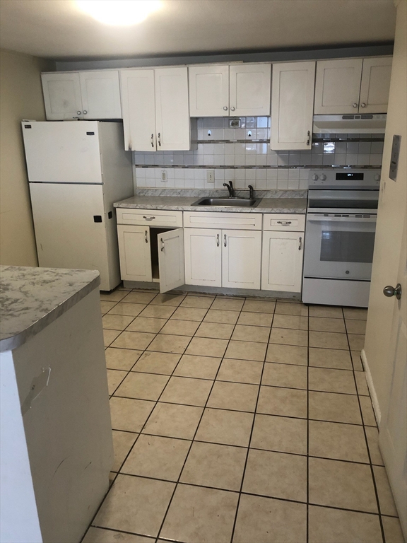 49 Laighton Street, Lynn, Massachusetts, 2 Bedrooms Bedrooms, 4 Rooms Rooms,1 BathroomBathrooms,Residential Lease,For Rent,Laighton Street,73493758