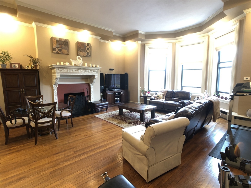 186 Beacon St, Boston, Massachusetts, 2 Bedrooms Bedrooms, 5 Rooms Rooms,2 BathroomsBathrooms,Residential Lease,For Rent,Beacon St,73493760