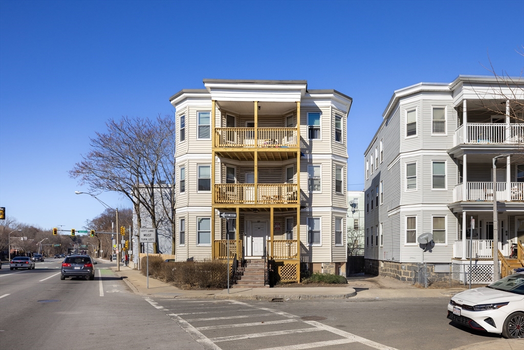 59 Wilcock Street, Boston, Massachusetts, 11 Bedrooms Bedrooms, 20 Rooms Rooms,3 BathroomsBathrooms,Residential Income,For Sale,Wilcock Street,73477818