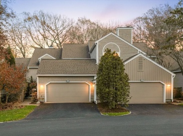 401 Dedham St, Newton, Massachusetts, 2 Bedrooms Bedrooms, 8 Rooms Rooms,3.5 BathroomsBathrooms,Residential,For Sale,Dedham St,73466205