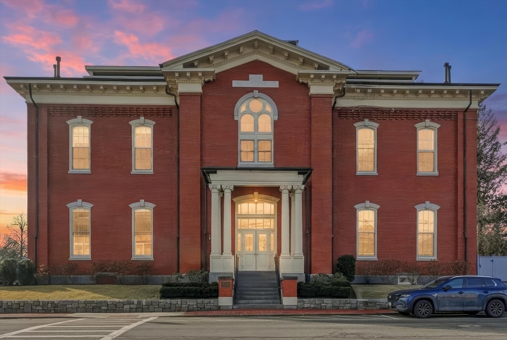 151 High, Newburyport, Massachusetts, 2 Bedrooms Bedrooms, 6 Rooms Rooms,2.5 BathroomsBathrooms,Residential,For Sale,High,73472049