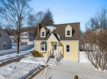 26 Bartholomew Ter, Peabody, Massachusetts, 4 Bedrooms Bedrooms, 6 Rooms Rooms,2 BathroomsBathrooms,Residential,For Sale,Bartholomew Ter,73474425