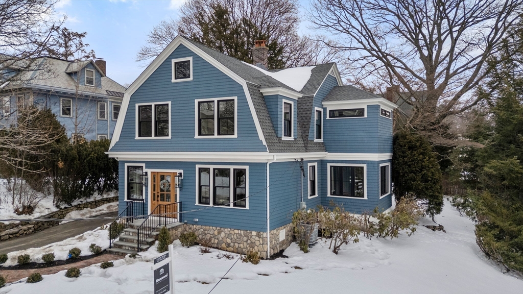 25 Barnard Ave, Watertown, Massachusetts, 4 Bedrooms Bedrooms, 8 Rooms Rooms,3.5 BathroomsBathrooms,Residential,For Sale,Barnard Ave,73478409