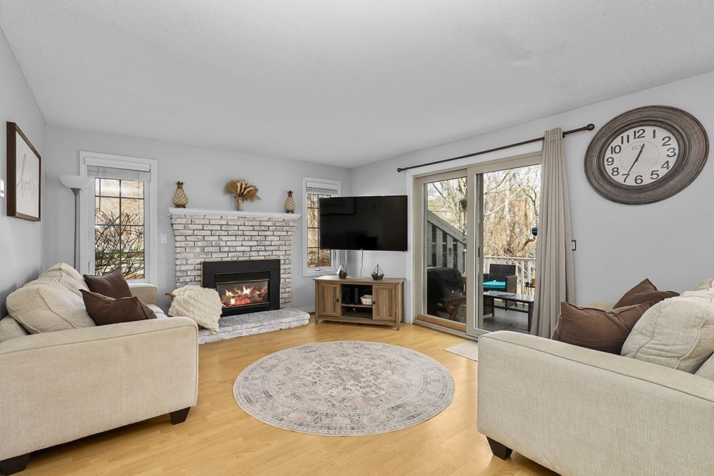 3 Strathmore Shire Dr, Uxbridge, Massachusetts, 3 Bedrooms Bedrooms, 5 Rooms Rooms,1.5 BathroomsBathrooms,Residential,For Sale,Strathmore Shire Dr,73456814