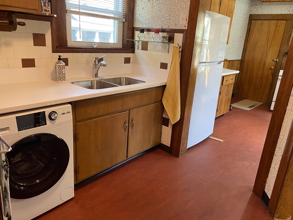 230 West Fifth St, Boston, Massachusetts, 3 Bedrooms Bedrooms, 6 Rooms Rooms,1.5 BathroomsBathrooms,Residential Lease,For Rent,West Fifth St,73493709