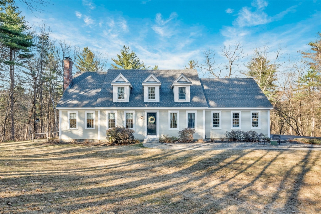 18 Stonebridge Rd, Groveland, Massachusetts, 4 Bedrooms Bedrooms, 10 Rooms Rooms,3.5 BathroomsBathrooms,Residential,For Sale,Stonebridge Rd,73493781