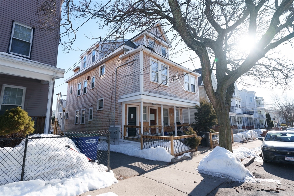 41 Derby St, Somerville, Massachusetts, 9 Bedrooms Bedrooms, 18 Rooms Rooms,6 BathroomsBathrooms,Residential Income,For Sale,Derby St,73493783