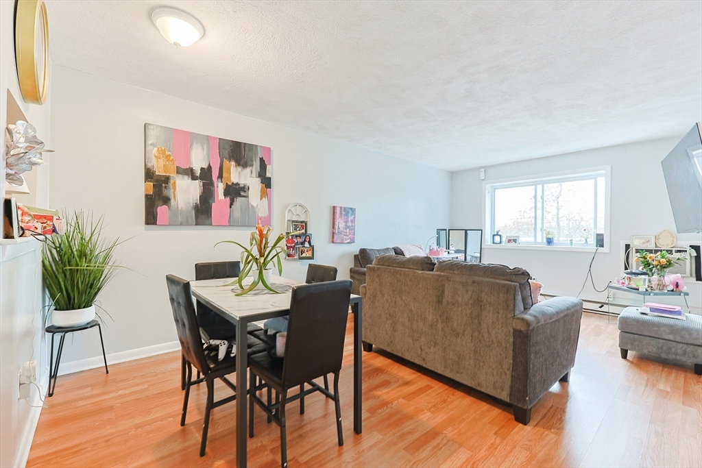 27 Willis St, Framingham, Massachusetts, 1 Bedroom Bedrooms, 3 Rooms Rooms,1.5 BathroomsBathrooms,Residential,For Sale,Willis St,73493820