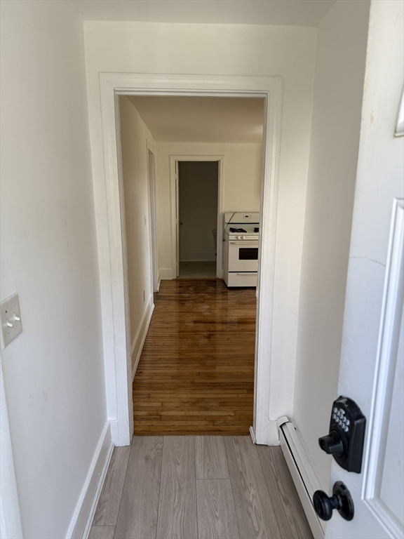 254 Washington St, Haverhill, Massachusetts, 1 Bedroom Bedrooms, 3 Rooms Rooms,1 BathroomBathrooms,Residential Lease,For Rent,Washington St,73493828
