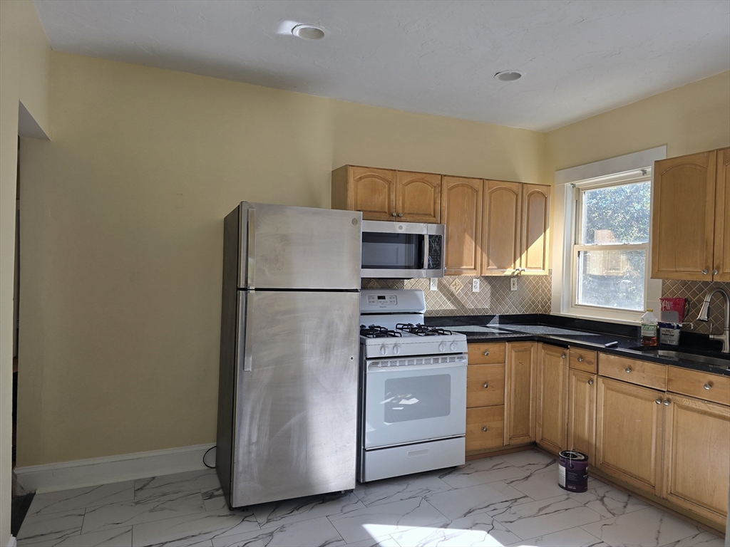 349 Hollis St, Framingham, Massachusetts, 3 Bedrooms Bedrooms, 5 Rooms Rooms,1 BathroomBathrooms,Residential Lease,For Rent,Hollis St,73493829