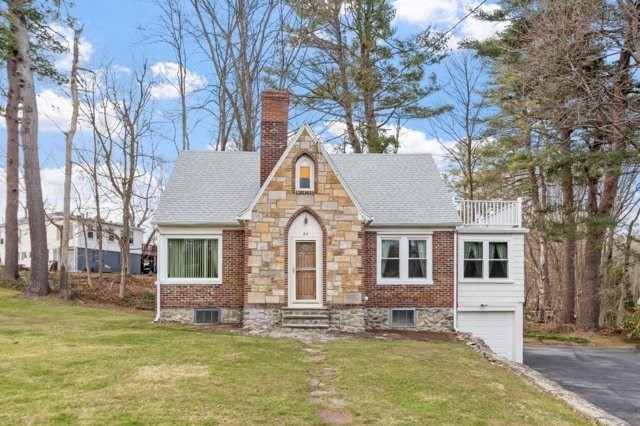 164 W Main St, Dudley, Massachusetts, 3 Bedrooms Bedrooms, 9 Rooms Rooms,2 BathroomsBathrooms,Residential,For Sale,W Main St,73487907